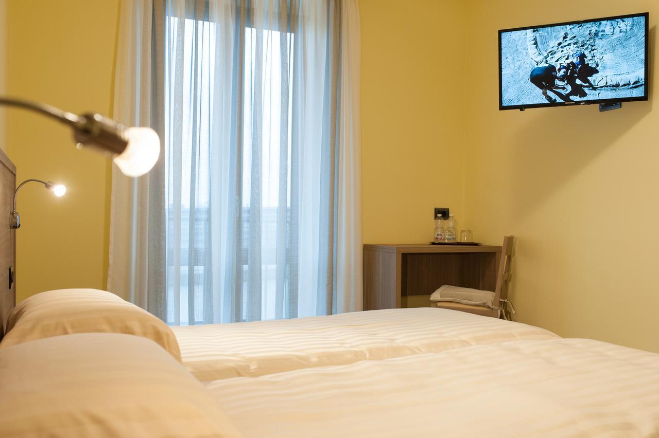 Hotel Ristorante Piccadilly Santhià Zewnętrze zdjęcie